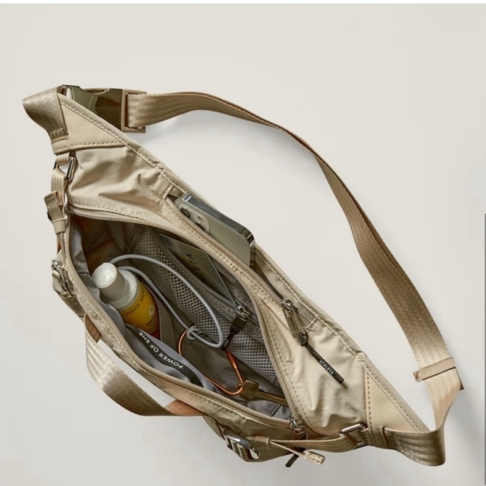 Athleta Abalone Grey Excursion Waist Bag NWOT - Picture 3 of 11